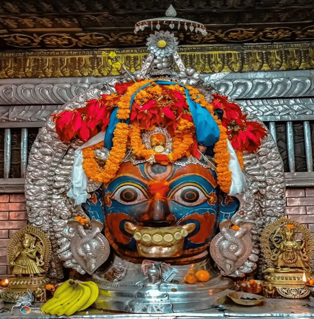kathmandu-palace-garden-market-stupa-near-thamel-tour