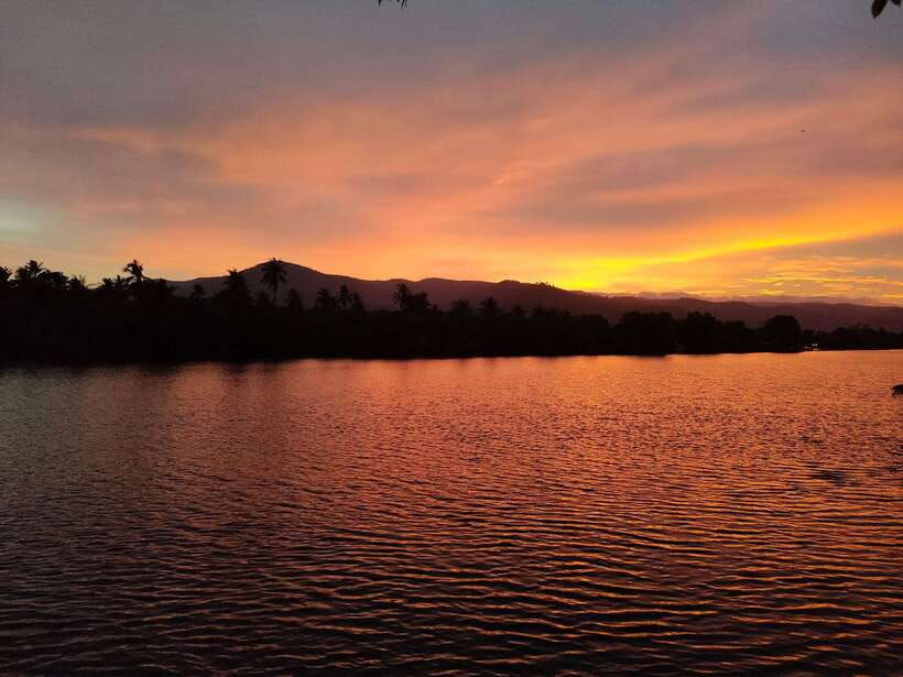 kayaking-tour-around-green-cathedral