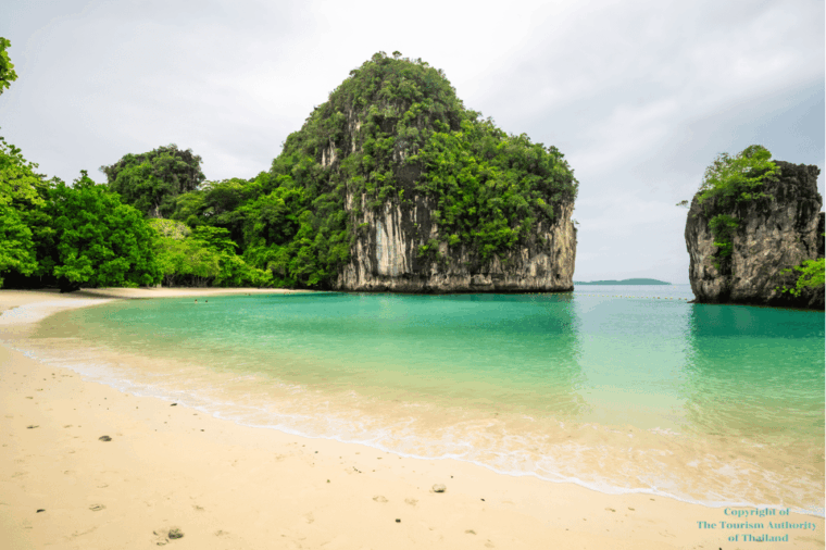 krabi-hong-islands-join-tour-by-longtail-boat