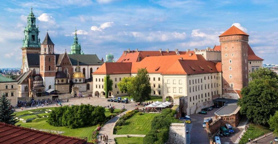 krakow-old-town-golf-cart-walk-and-wawel-castle-guided-tour