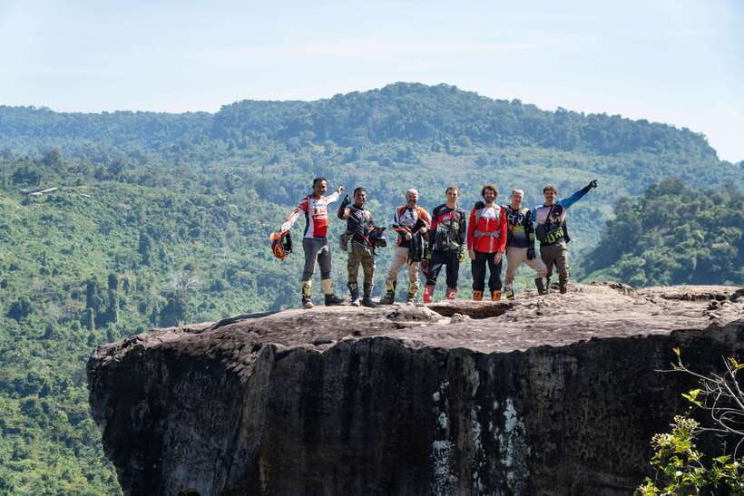 krong-siem-reap-kulen-mountain-trails-dirt-bike-adventure