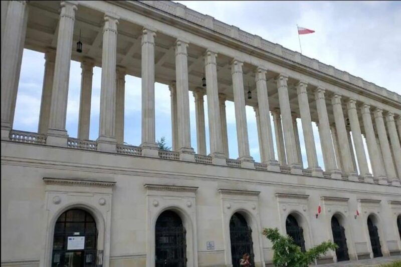 life-behind-the-iron-curtain-warsaw-walking-tour-2