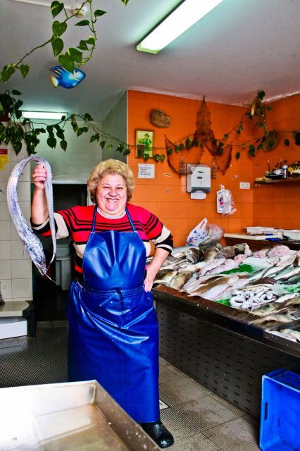 lisbon-alfama-and-sao-jorge-castle-quarters-walking-tour