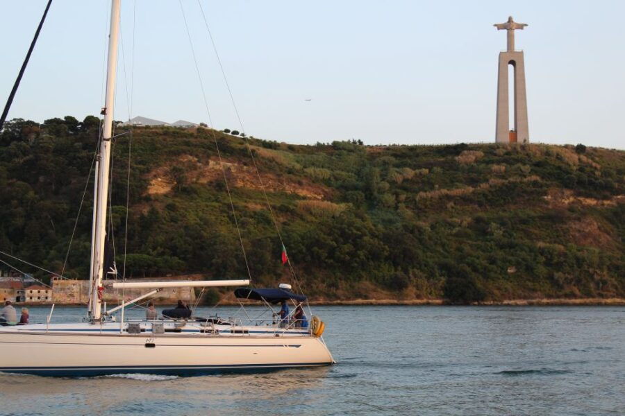 lisbon-belem-tower-downtown-sightseeing-sailing-tour
