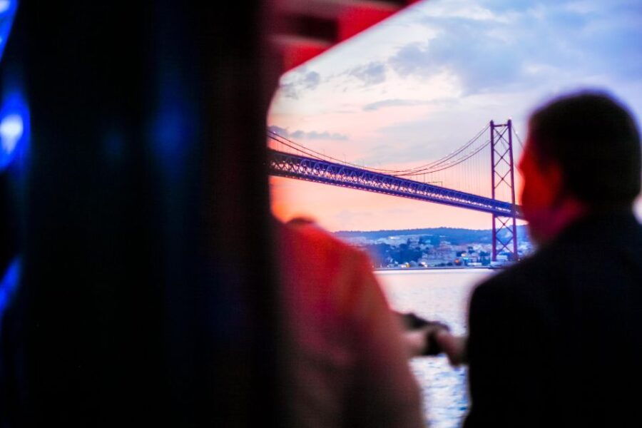 lisbon-disco-night-cruise-with-dj-and-open-bar
