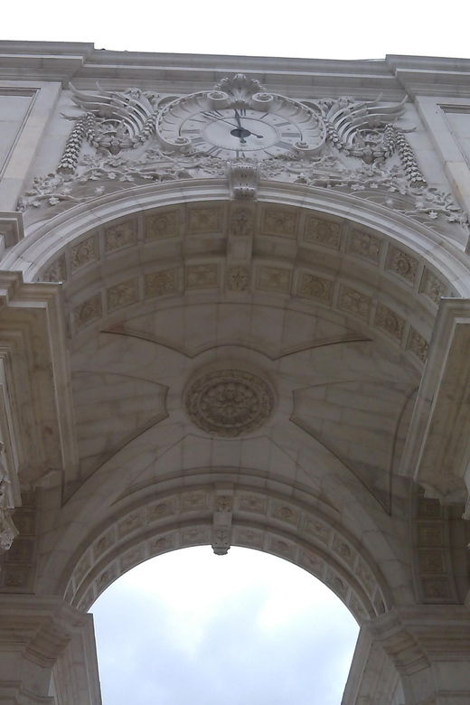 lisbon-downtown-alfama-with-a-guide-walking-tour-2