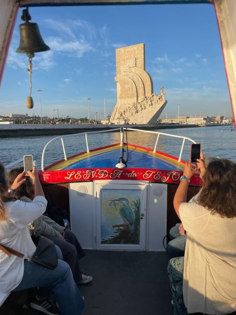 lisbon-live-guided-traditional-boat-sightseeing-cruise-tour