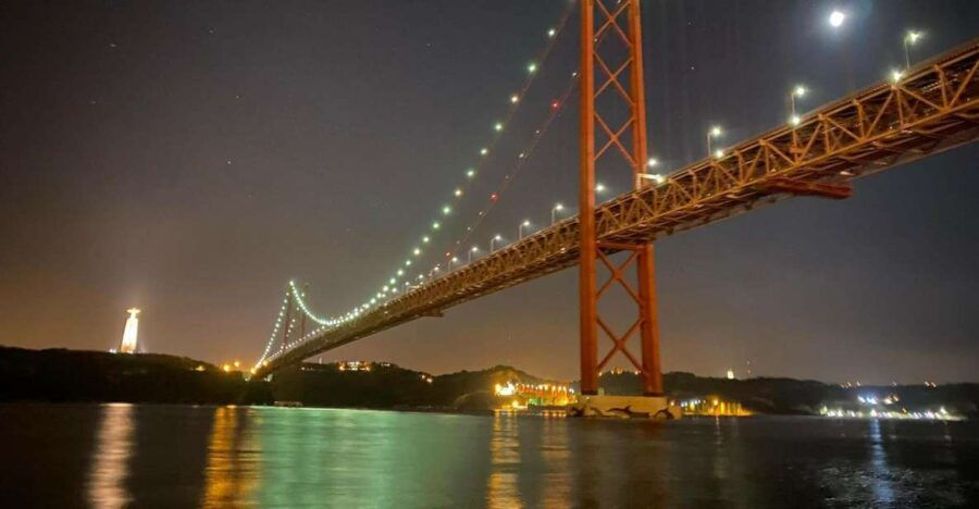 lisbon-sailing-tour-by-night