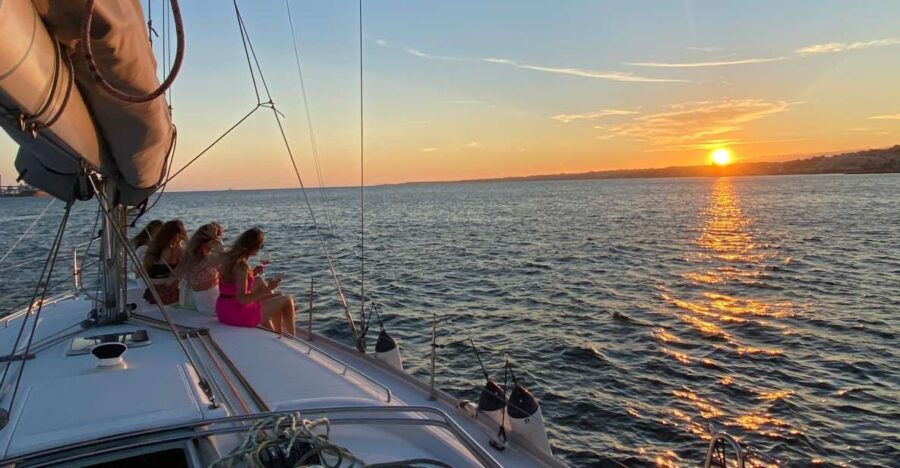 lisbon-tagus-river-sailboat-city-cruise