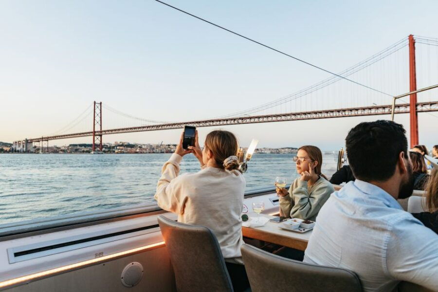 lisbon-tejo-river-sunset-cruise-with-welcome-drink