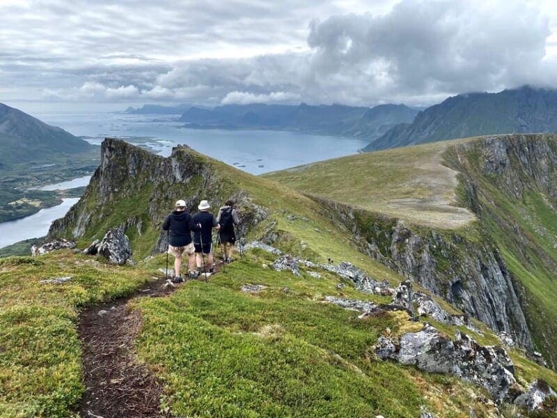 lofoten-islands-guided-hiking-into-the-wilderness-uphill