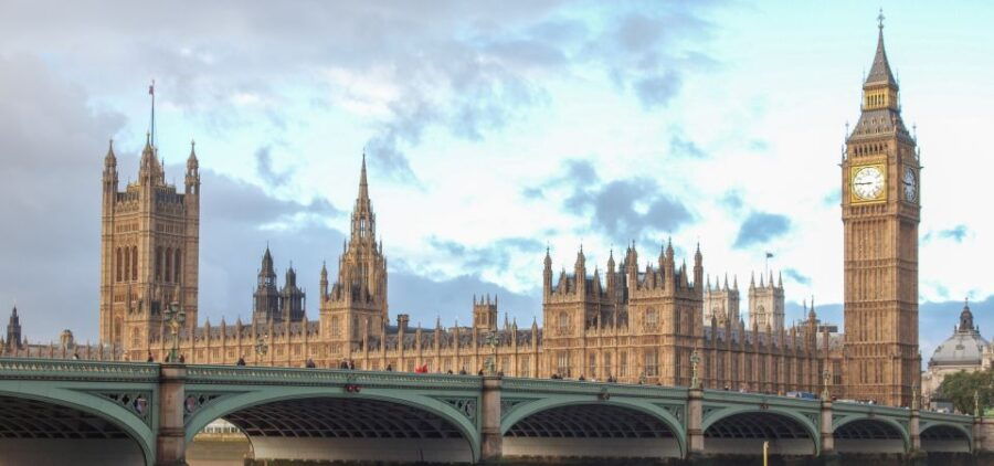 london-app-based-walking-tour-with-30-stops