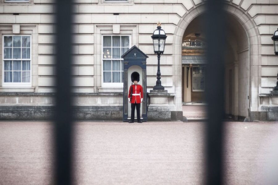 london-changing-of-the-guard-private-group-or-family-tour