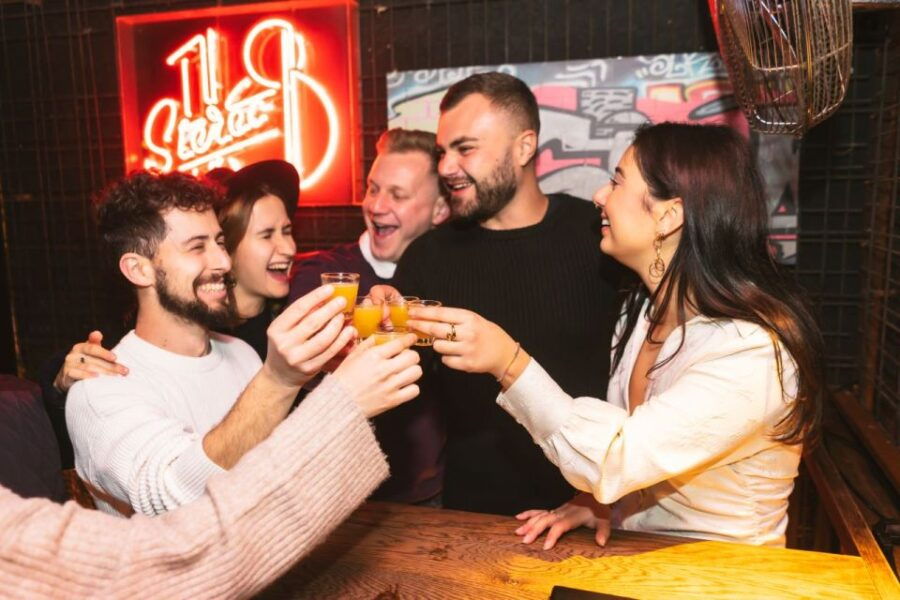 london-drunken-history-walking-tour-with-included-drinks