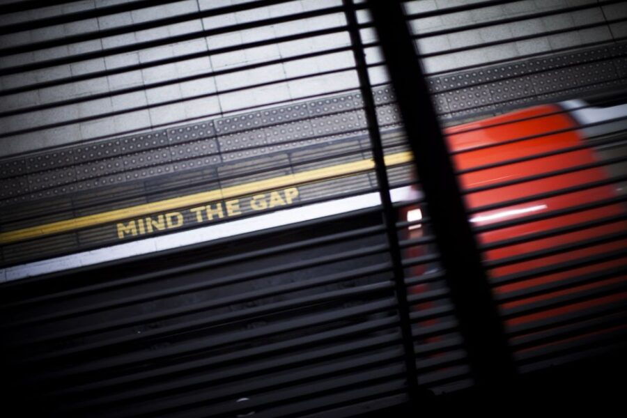 london-guided-tour-of-hidden-tube-station-at-charing-cross