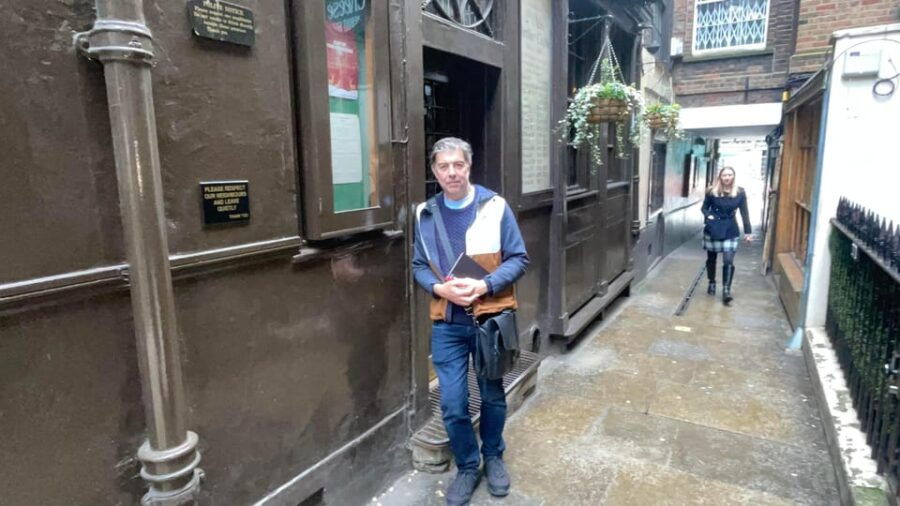 london-historic-pub-walking-tour