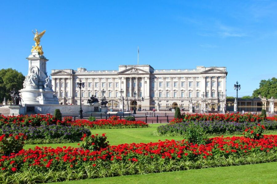 london-royal-tour-w-timed-entry-to-buckingham-palace-entry