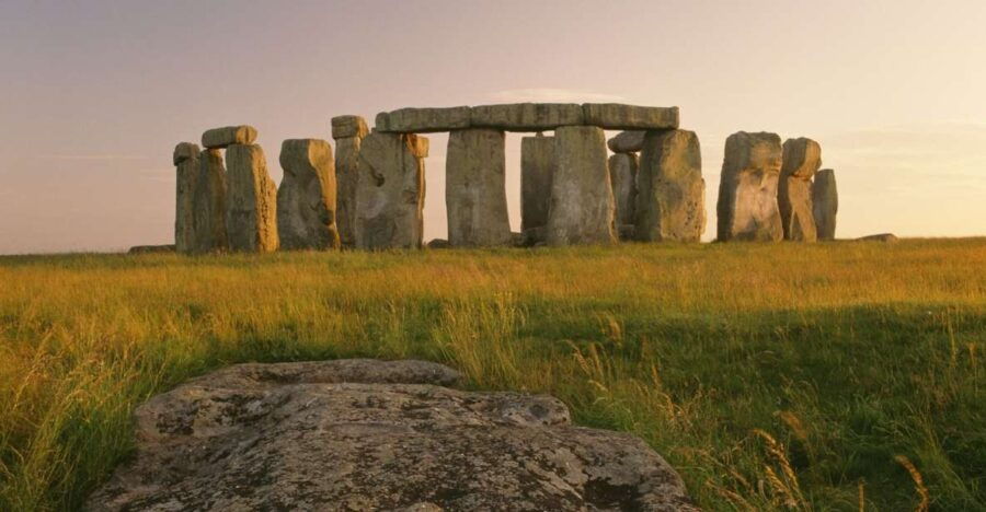 london-stonehenge-bath-lacock-avebury-small-group-tour