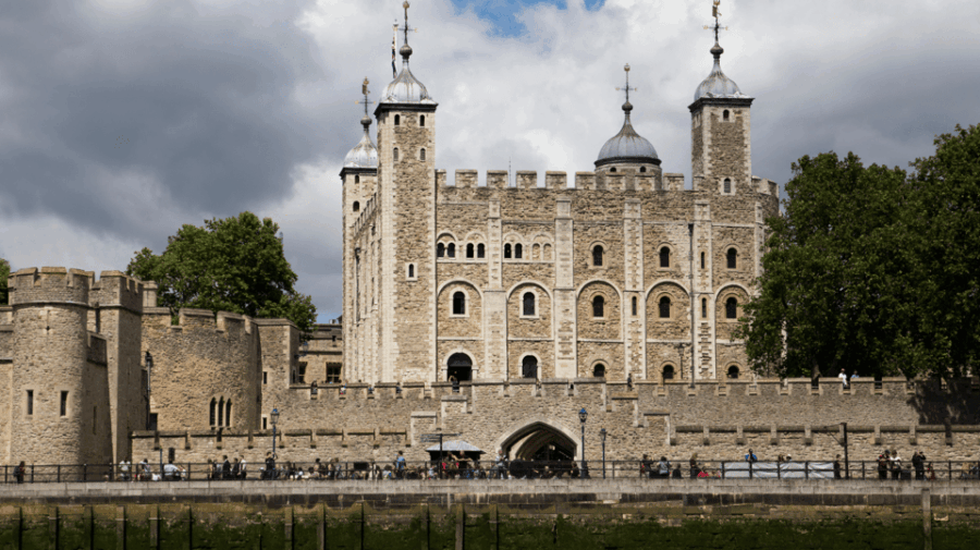 london-tower-of-london-guided-tour-and-nearby-rickshaw-ride