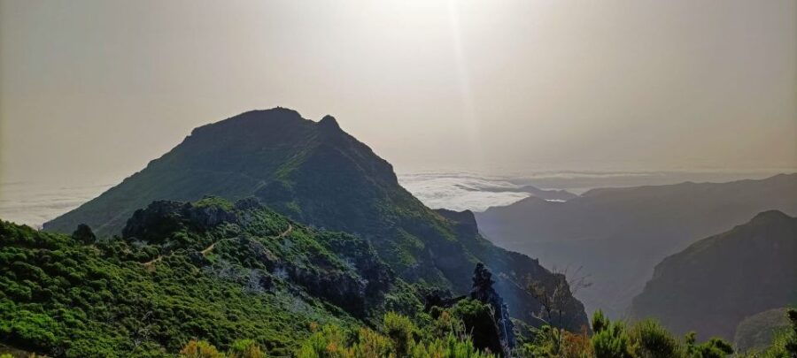 madeira-shuttle-for-sunrise-hike-at-pico-do-arieiro