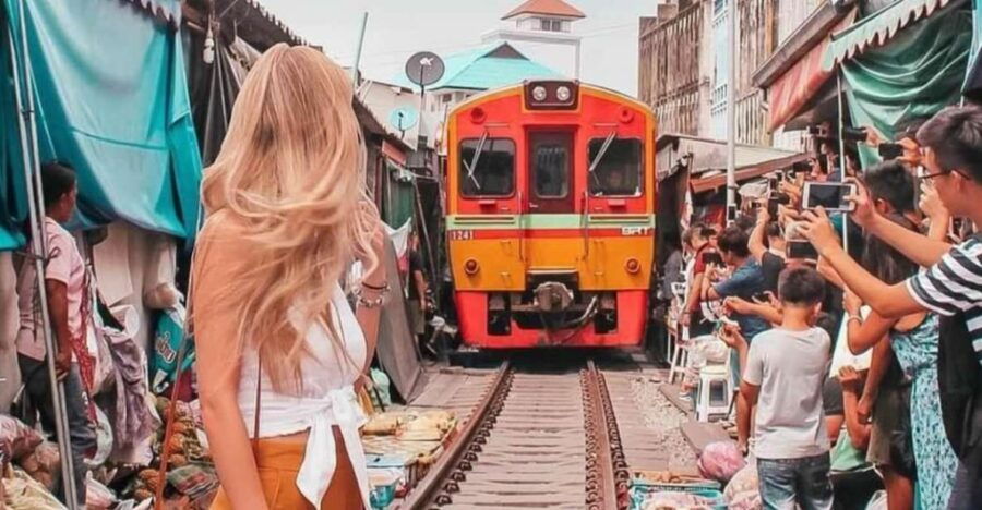 maeklong-railway-floating-market-tour