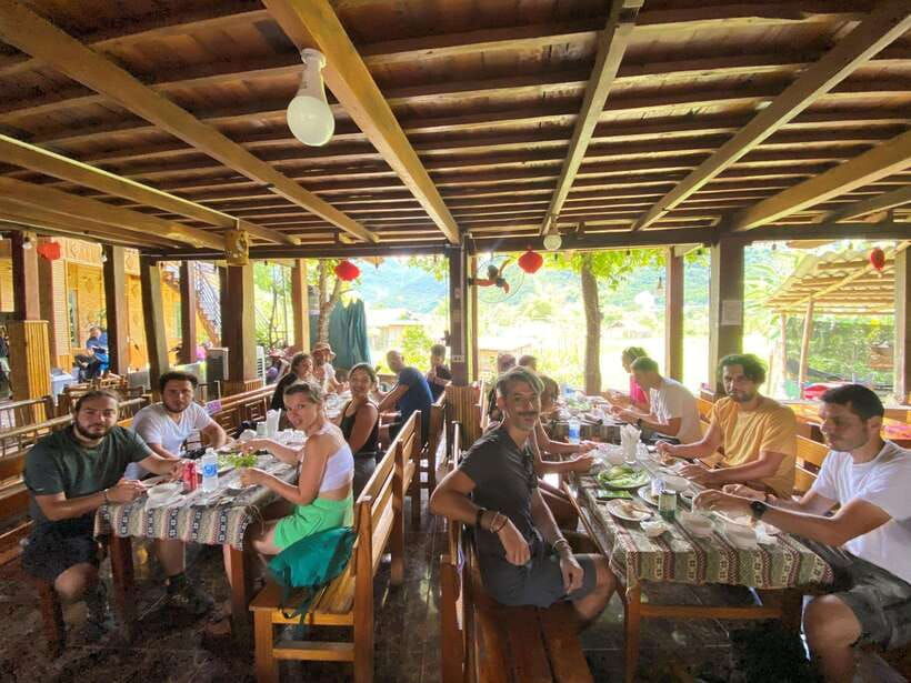 mai-chau-hoa-binh-full-day-group-tour-by-limousine-2