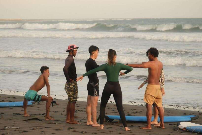 medewi-surf-group-lesson-for-beginner-intermediate