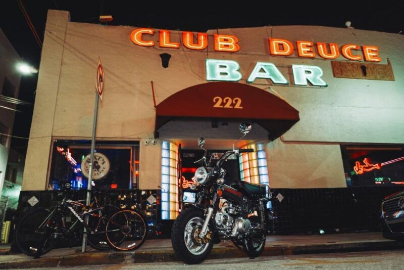 miami-beach-bar-tour-art-deco-neon-lights-with-historian