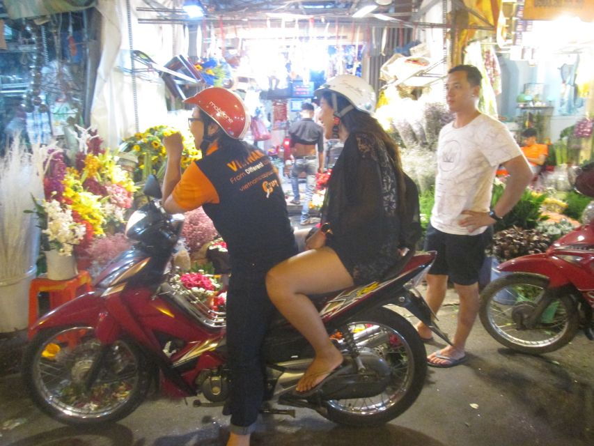 midnight-street-food-tour-in-saigon-by-motorbike