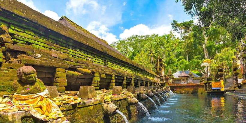 morning-yoga-class-at-heart-of-ubud-and-holy-bathing-ritual