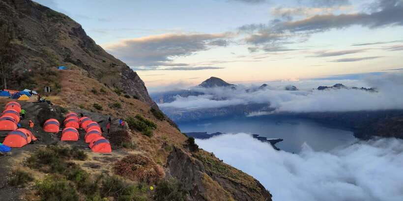 mount-rinjani-trekking-2d-1n-crater-rim-summit