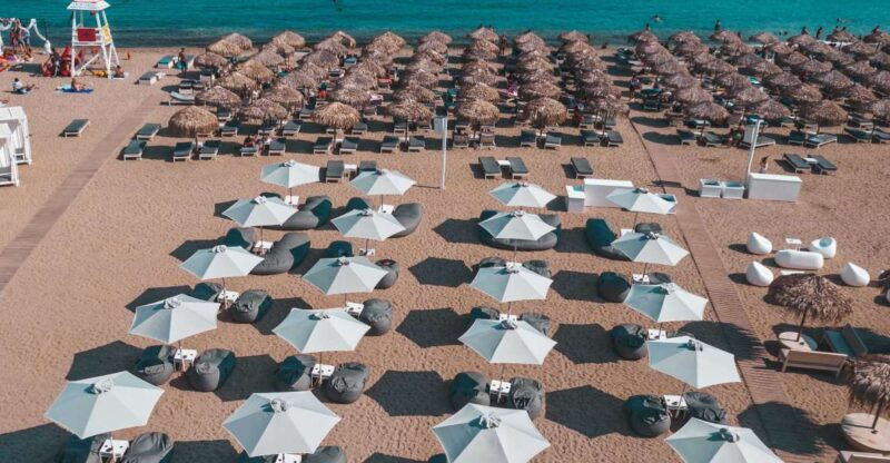 mykonos-super-paradise-beach-with-sunbed-at-thalas-mykonos