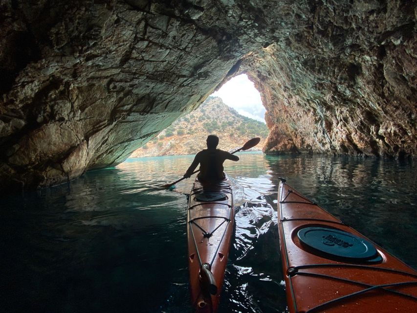 naxos-rhina-cave-and-coastline-sea-kayaking-tour