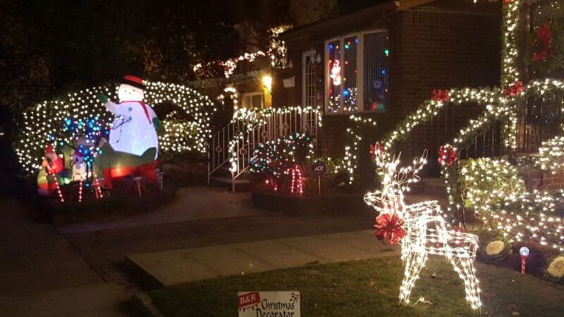 new-york-city-dyker-heights-christmas-lights-tour