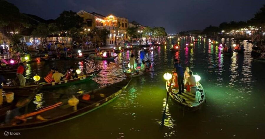 night-boat-trip-and-floating-lantern-on-hoai-river-hoi-an-2