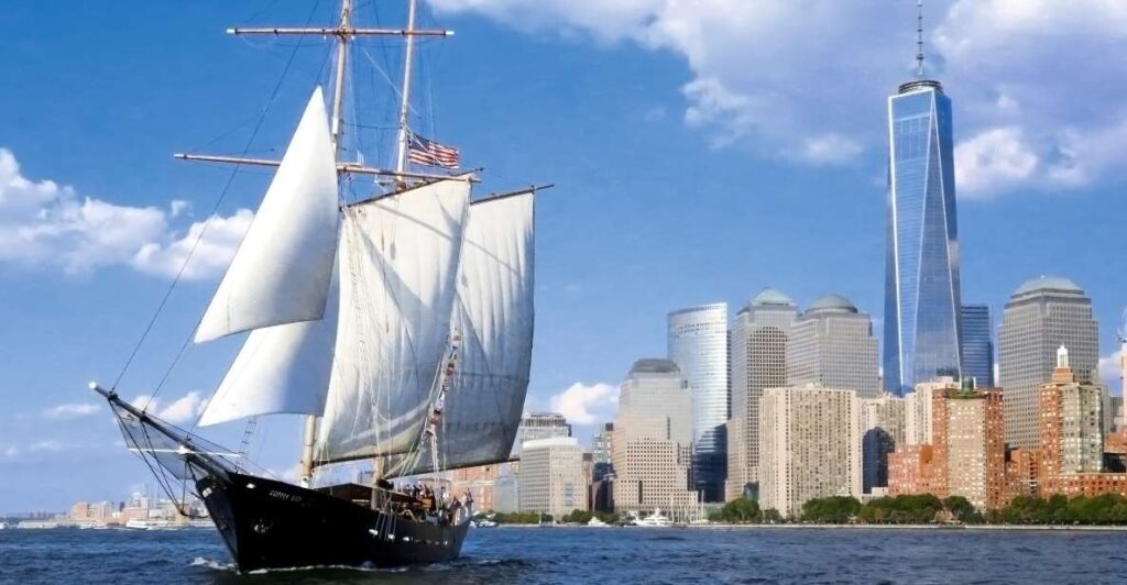 NYC: Statue of Liberty Day Sail With Onboard Bar
