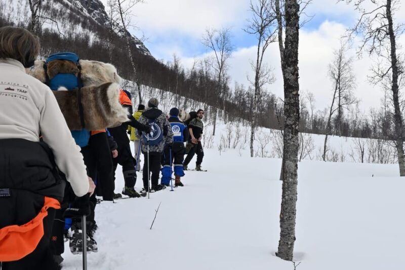 oslo-snowshoeing-in-the-forest-with-norwegian-bbq