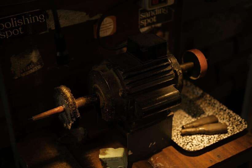 parallel-universe-silver-brass-jewelry-making-in-ubud