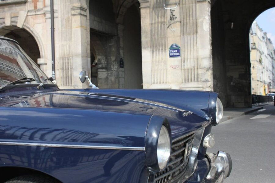 paris-1-hour-tour-in-a-vintage-car