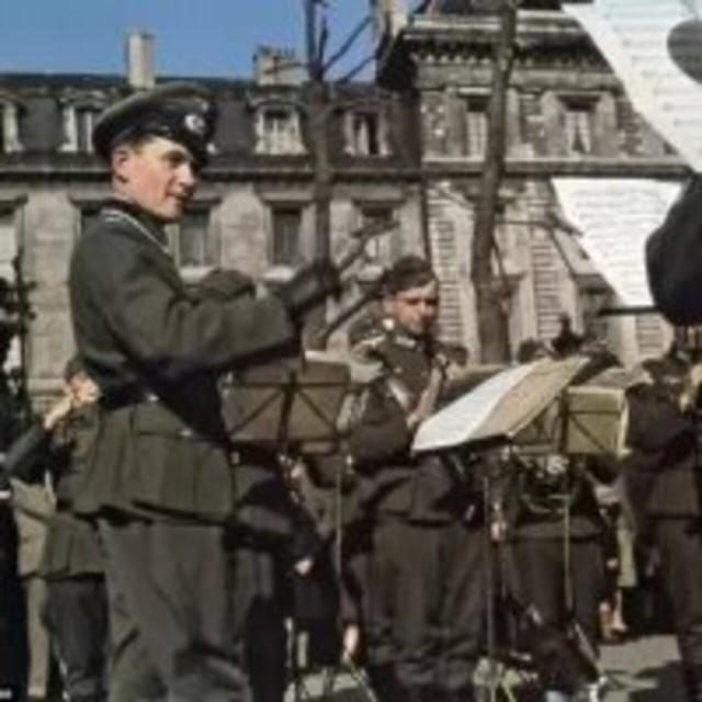 paris-a-walk-through-history-1940-1944