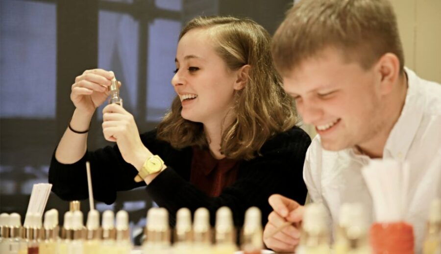 paris-create-your-signature-scent-perfume-workshop