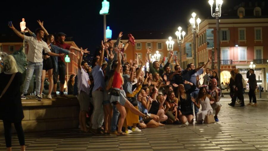 paris-guided-new-years-eve-bar-crawl-with-drink