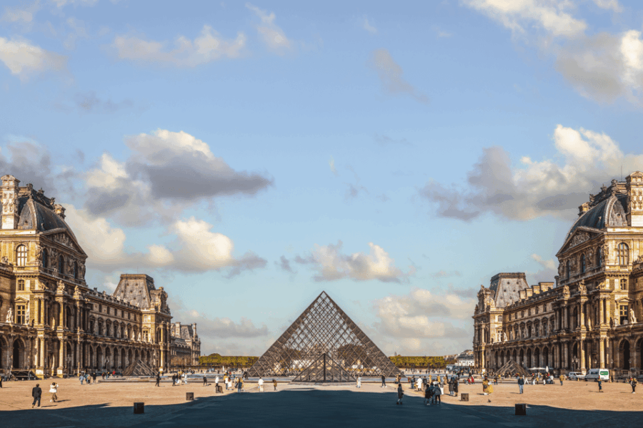 paris-historic-islands-walk-seine-notre-dame-louvre-view