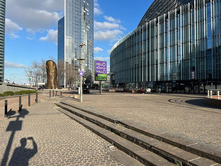 paris-la-defense-modern-district-walking-tour