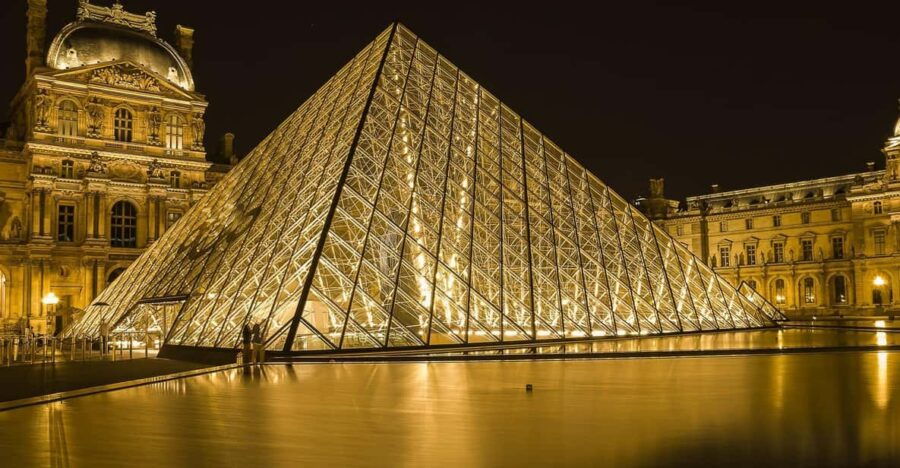 paris-louvre-museum-exclusive-tour-with-meet-and-greet