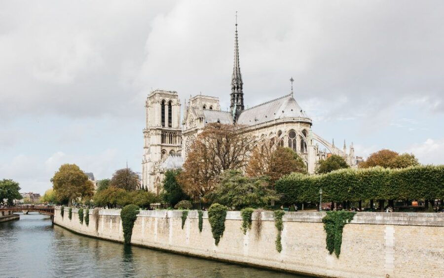paris-notre-dame-exterior-tour-with-a-small-group