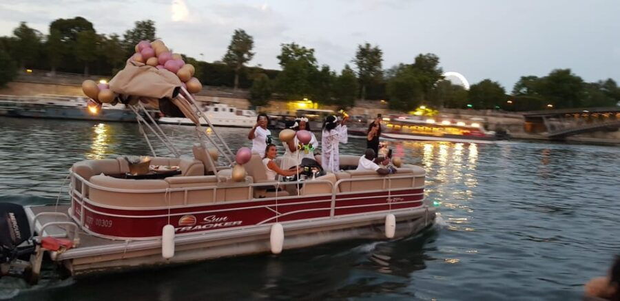 paris-private-pontoon-boat-cruise-on-the-seine