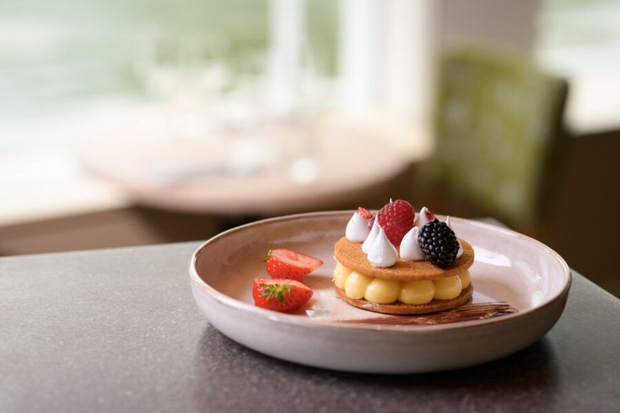 paris-romantic-cruise-with-3-course-dinner-on-seine-river