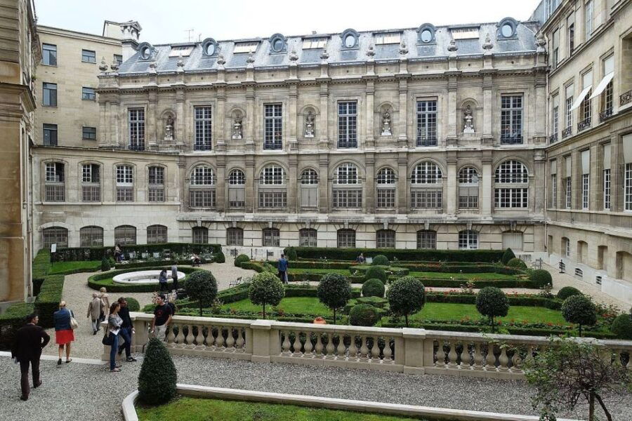 paris-secret-gardens-1-30-hour-long-walking-tour
