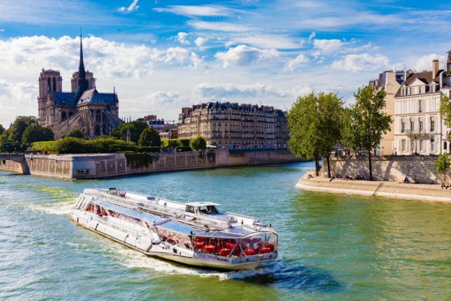 paris-sightseeing-cruise-on-the-seine-with-3-course-lunch